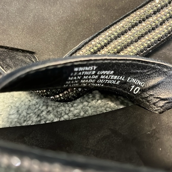 Yellow box women’s size 10, sandal - Picture 2 of 3